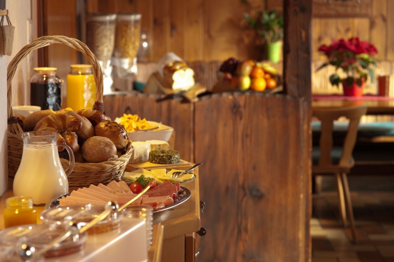 boulangerie-GARS-min_breakfast_buffet_food_restaurant_meal_hotel_plate_fresh-718745